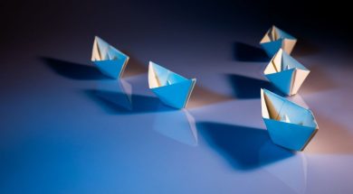 Paper-boats-in-formation-Leadership-Unsplash.jpg